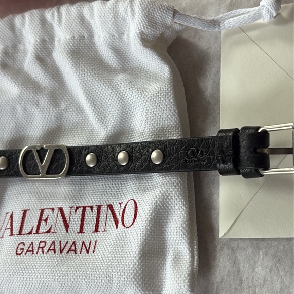 Valentino garavani vlogo signature calfskin Black Leather Bracelet o/s new - Picture 5 of 7